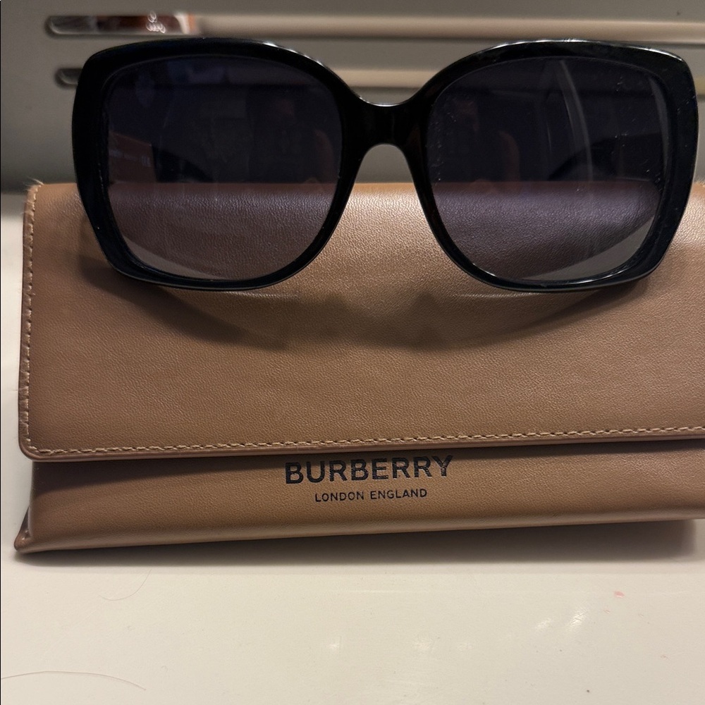 Burberry Black Sunglasses with Brown Case